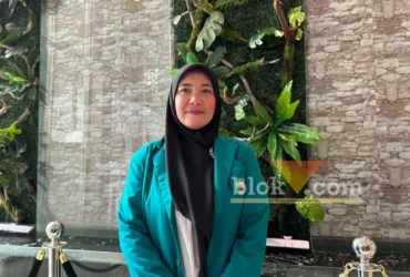 Unjana, lulusan terbaik pertama jenjang sarjana di wisuda ke-80 Universita Islam Malang. (blok-a.com/ M Berril Labiq)