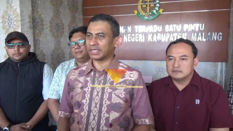 Kepala Kejaksaan Negeri Kabupaten Malang, Dr Fahmi saat menjelaskan penetapan tersangka kasus KUR (blok-a.com / Yogga Ardiawan)