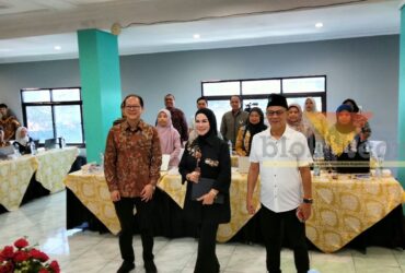 Caption: Kepala LLDIKTI Wilayah VII Jatim, Prof Dyah Sawitri, didampingi Rektor UIBU Malang, Dr Nurcholis Sunuyeko saat Bimtek Tata Kelola Jabatan Akademik Dosen di Universitas Insan Budi Utomo (UIBU) Malang, Selasa (6/10/2026) (blok-a.com/Bob Bimantara Leander)