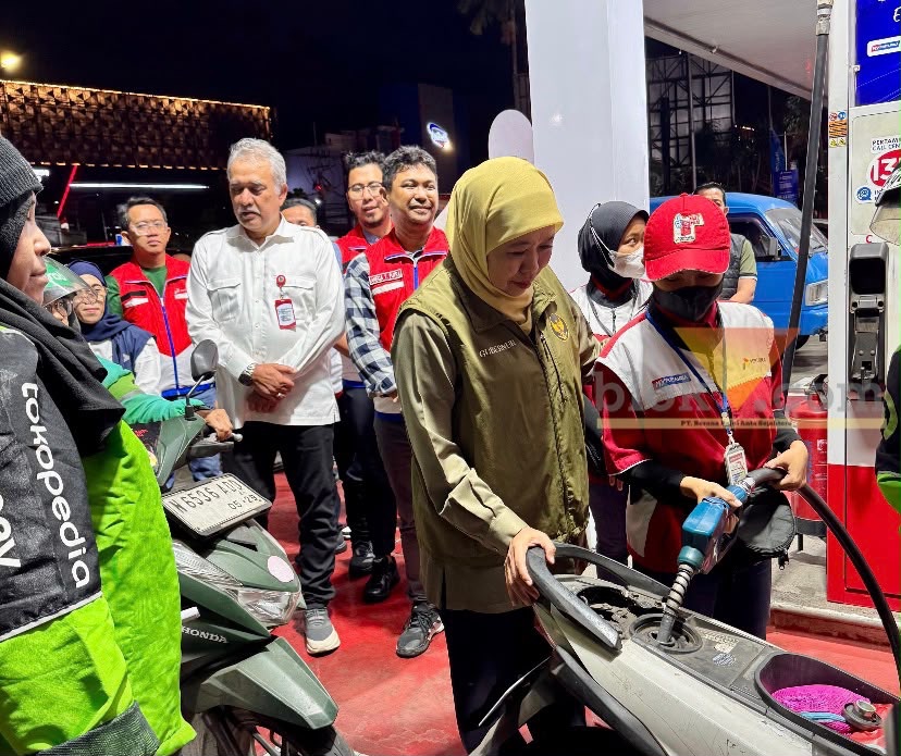 Khofifah Minta Warga Tak Panic Buying BBM, Pasokan Pertalite Malang Ditambah