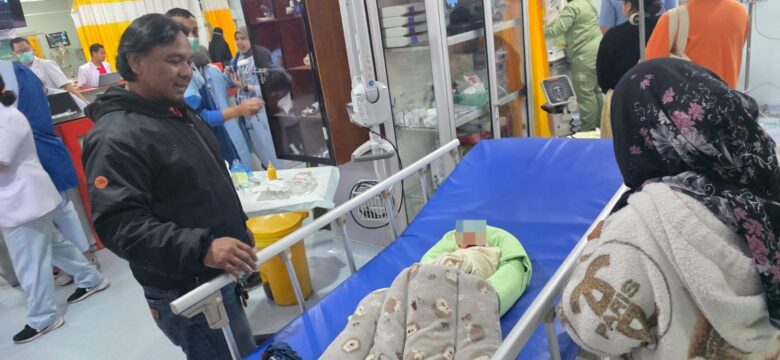 Bayi yang ditemukan di Sukun, Malang kini sudah dirawat di RSSA Malang (foto: dok. Humas Polresta Malang for blok-a.com)