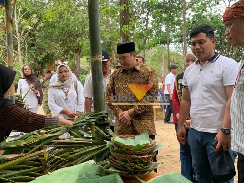 Sekretaris Daerah Kabupaten Malang, Budiar saat meninjau UMKM di event South Wave 2026 (blok-a.com / Yogga Ardiawan)
