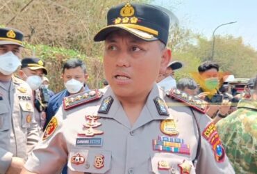 Kapolresta Malang Kota, Kombes Pol Danang Setiyo Pambudi saat meninjau kebakaran TPA Supit Urang, Kamis (22/10/2026) (foto: blok-a.com/Bob Bimantara Leander)