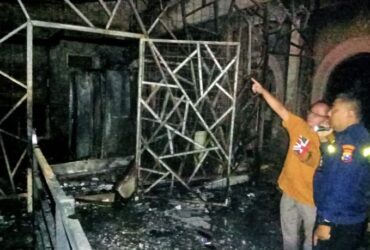 Polisi melakukan olah TKP di Toko Ogan setelahnkebakaran, Kamis (1/10/2026) (dok. Humas Polresta Malang Kota for blok-a.com)