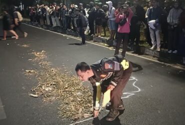 Polisi lalu lintas sedang melakukan olah TKP kecelakaan di Jalan Veteran, Kota Malang, Selasa (6/10/2026) dini hari (dok. Unit Laka Polresta Malang Kota for blok-a.com)