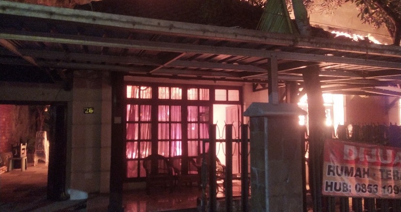 Ditinggal ke Rumah Tetangga, Rumah Dua Lantai di Lowokwaru Malang Terbakar