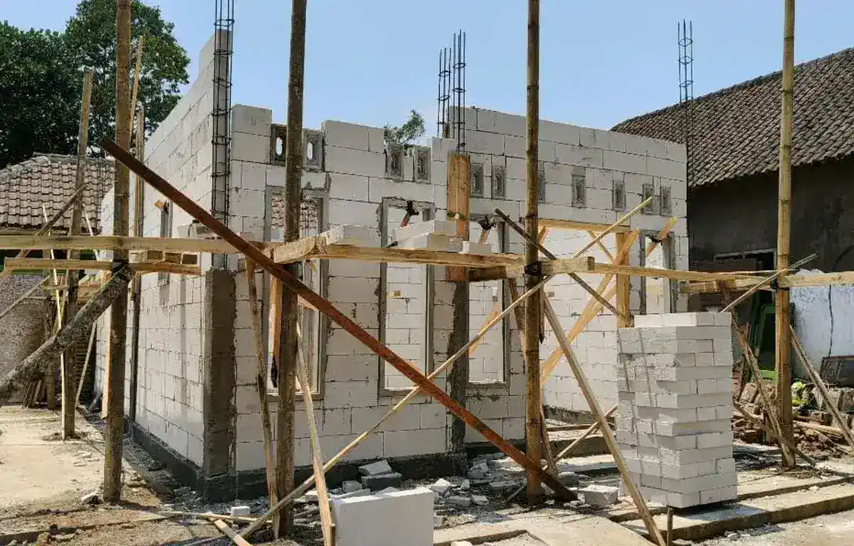 Progress RTLH yang dikerjakan oleh DPUPRPKP Kota Malang melalui APBD sebesar Rp20 juta (foto: istimewa)
